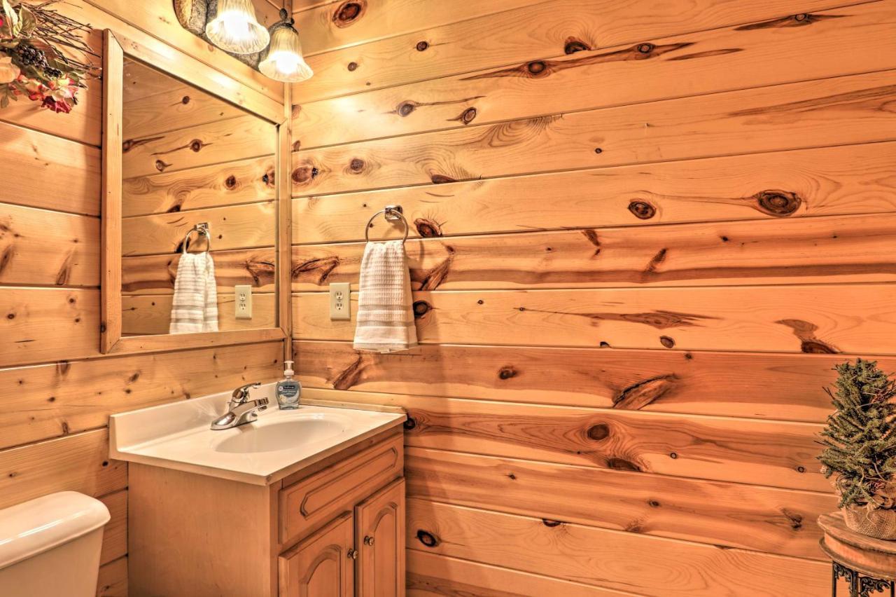 Pigeon Forge Cabin With Games, 1 Mi To Parkway! Exterior photo